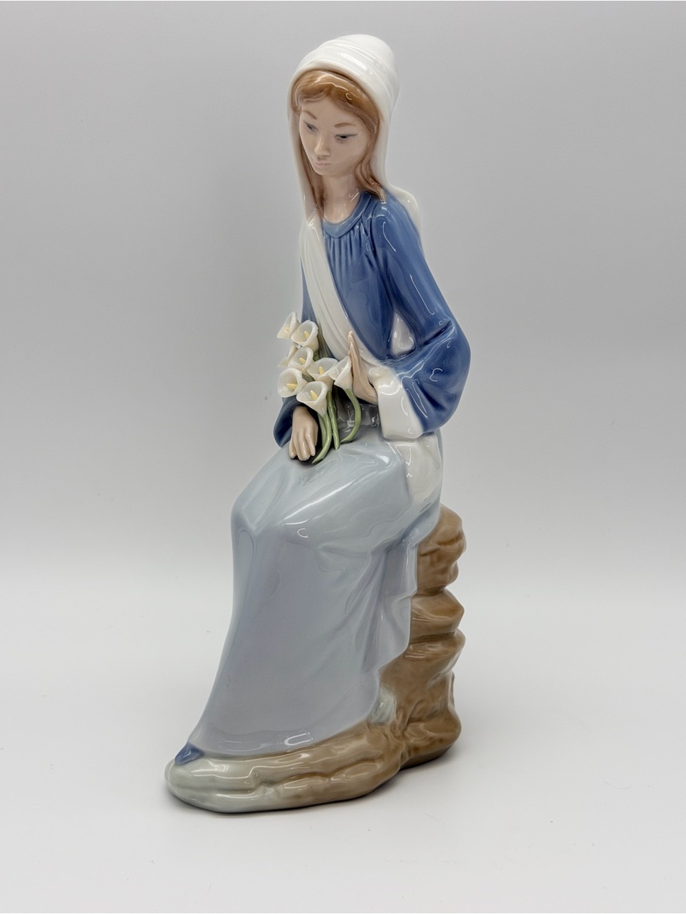 Lladro "Sitting Girl With Calla Lilies" Glossy Porcelain Figurine #4972 Vintage